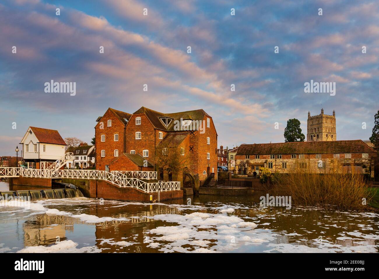 Abbey Mill and weir a Tewkesbury, Gloucestershire, Inghilterra Foto Stock