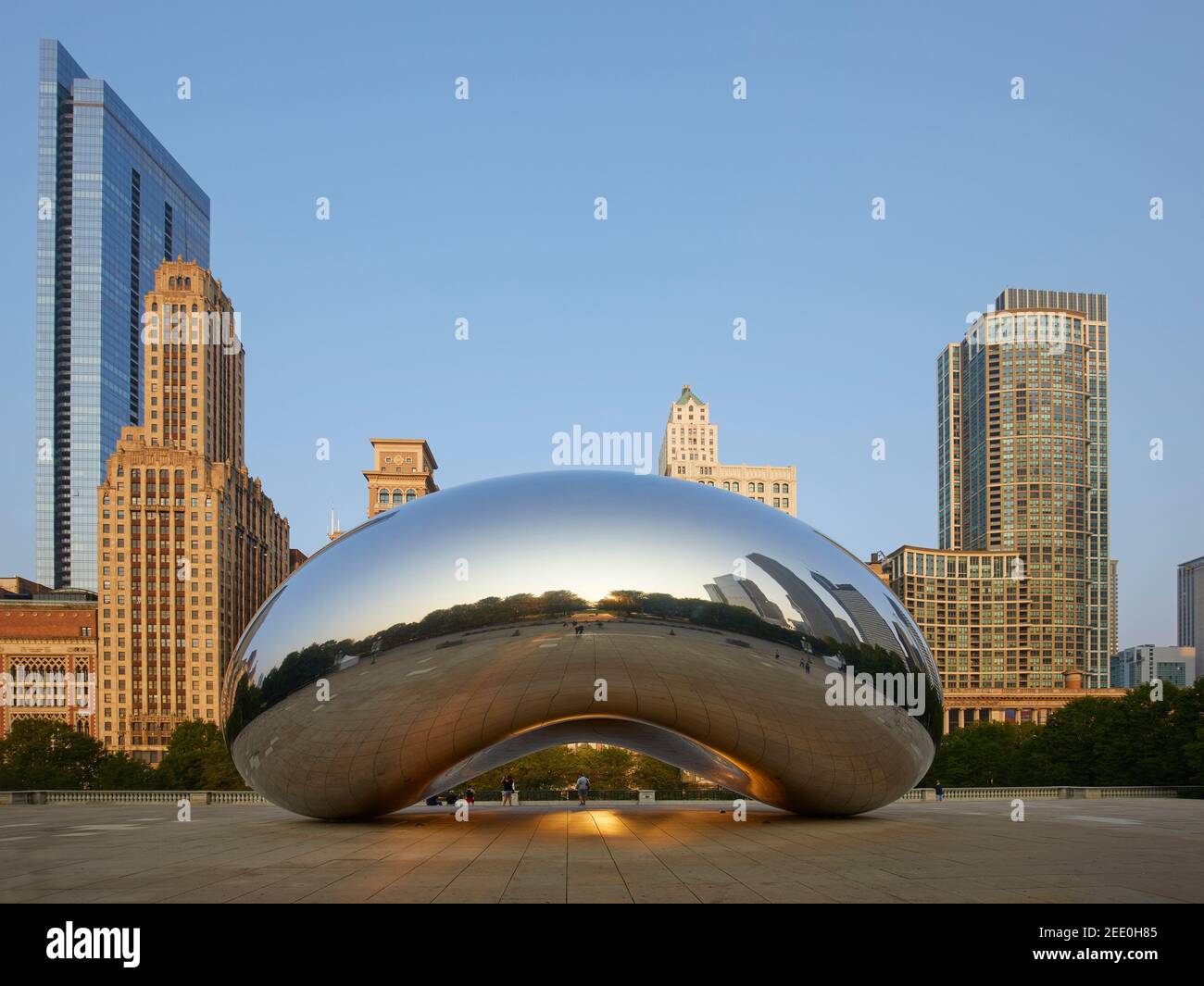 La scultura Cloud Gate, conosciuta anche come The Bean, al Millenium Park, Chicago, Illinois, Stati Uniti Foto Stock