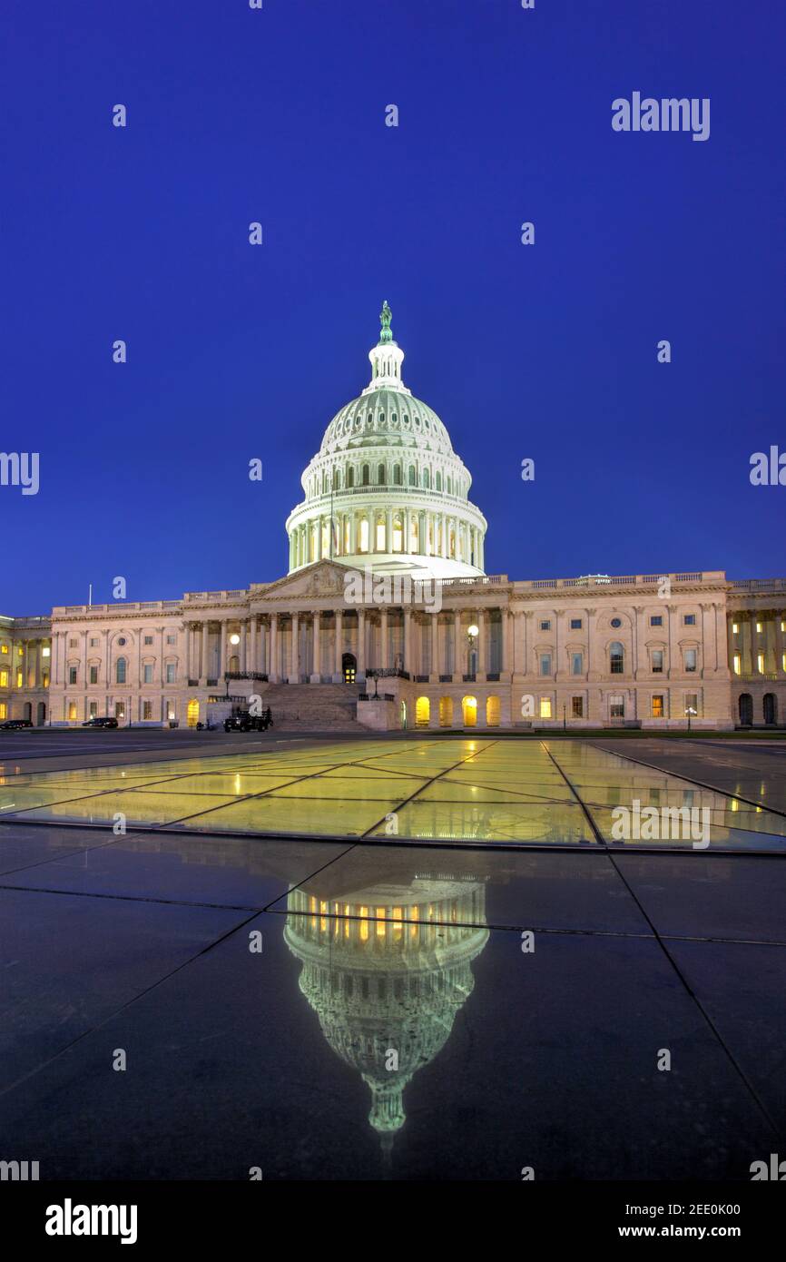 United States Capitol si riflette nella piscina, Washington D.C., USA Foto Stock