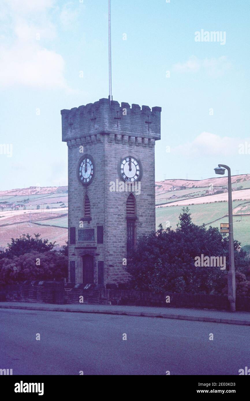 1975 Stocksbridge Sheffield - Stocksbridge Clock Tower and Gardens in Clock Tower Gardens Nanny Hill, Stocksbridge, Sheffield, South Yorkshire, Inghilterra, GB, UK, Europa Foto Stock