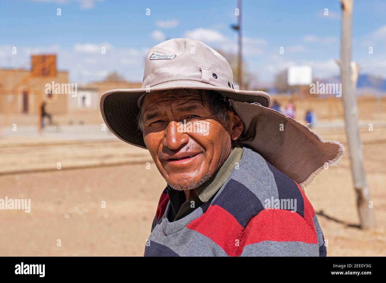 Primo piano ritratto dell'uomo Qulla / colla / Kolla, indigeni della Bolivia occidentale, Cile e Argentina che vivono nelle province di Jujuy e Salta Foto Stock