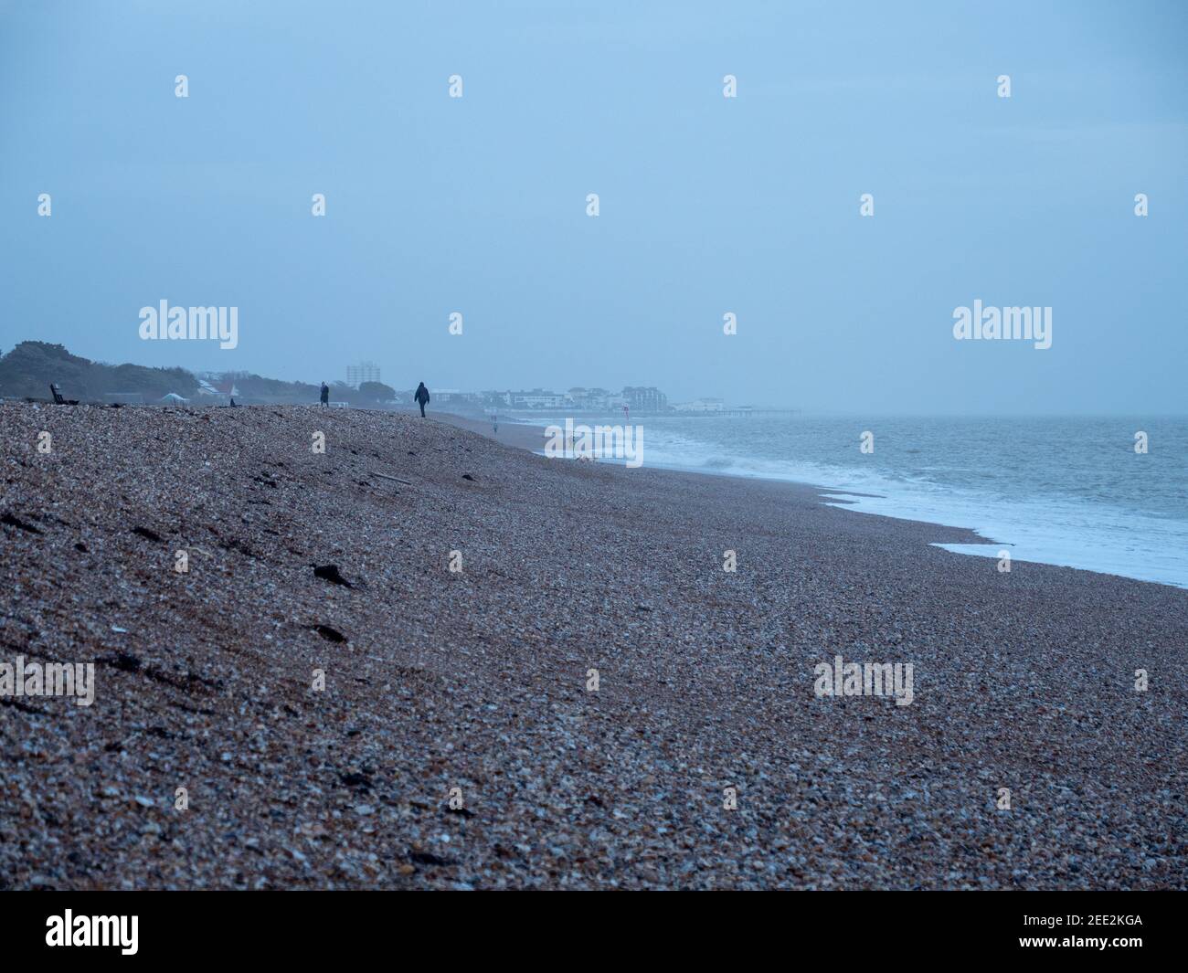 Vista di Bognor Regis dalla spiaggia di Aldwick in un giorno nel febbraio 2021. Foto Stock
