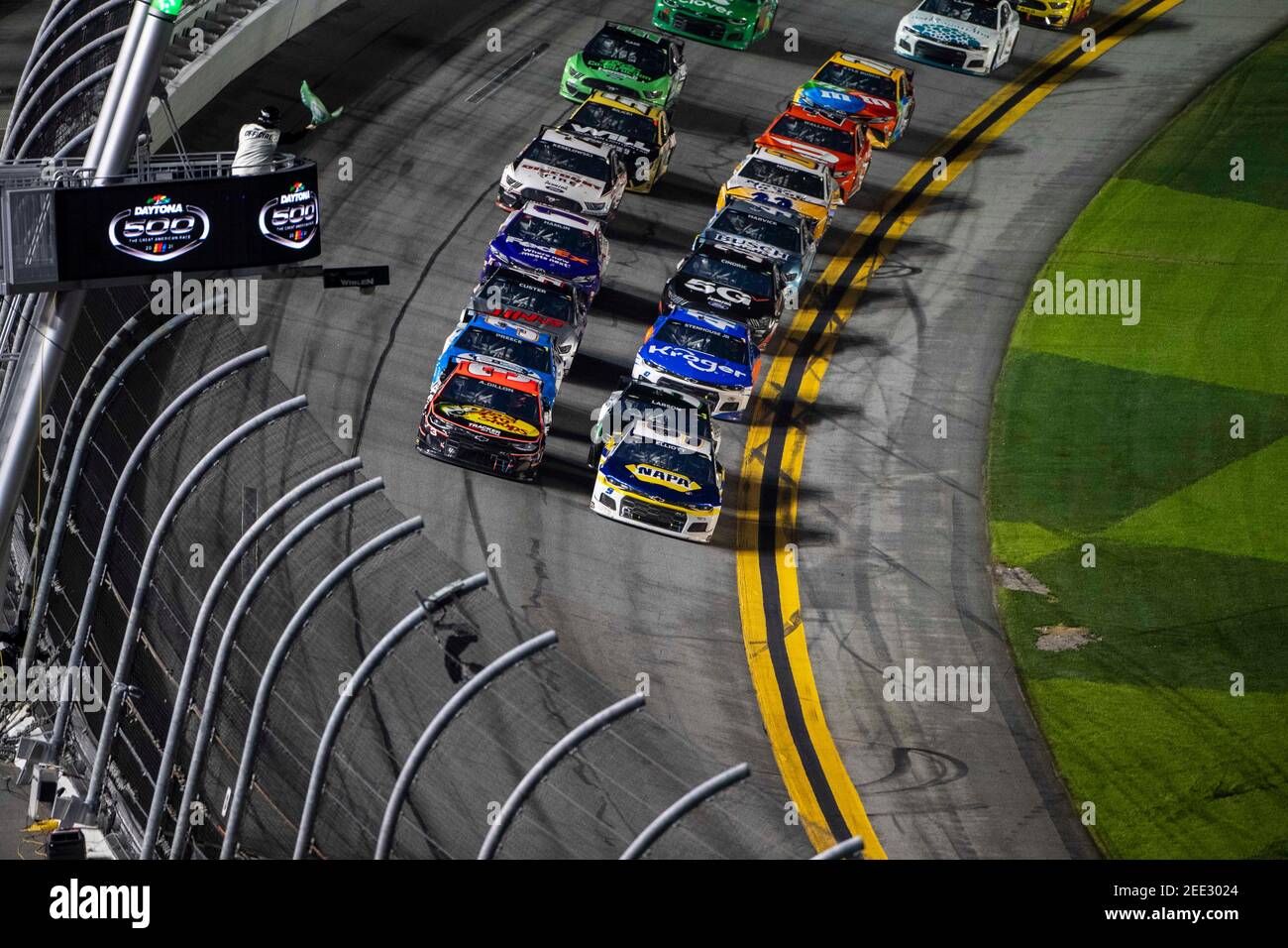 Daytona Beach, Florida, Stati Uniti. 15 Feb 2021. Austin Dillon (3) corre per la posizione di Daytona 500 al Daytona International Speedway di Daytona Beach, Florida. Credit: Logan Arce/ASP/ZUMA Wire/Alamy Live News Foto Stock