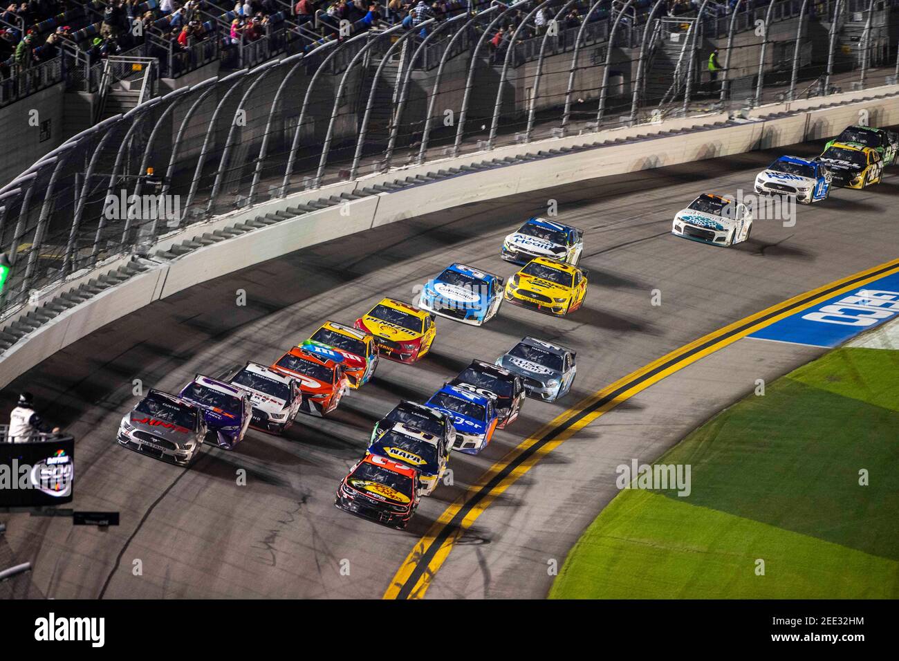 Daytona Beach, Florida, Stati Uniti. 15 Feb 2021. Austin Dillon (3) corre per la posizione di Daytona 500 al Daytona International Speedway di Daytona Beach, Florida. Credit: Logan Arce/ASP/ZUMA Wire/Alamy Live News Foto Stock