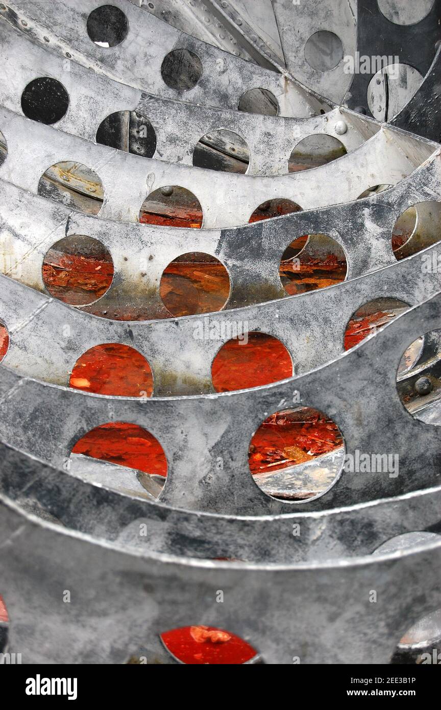 La struttura interna di sostegno del memoriale di guerra del Seaman Merchant a Cardiff Bay, Cardiff, Galles, Regno Unito Foto Stock