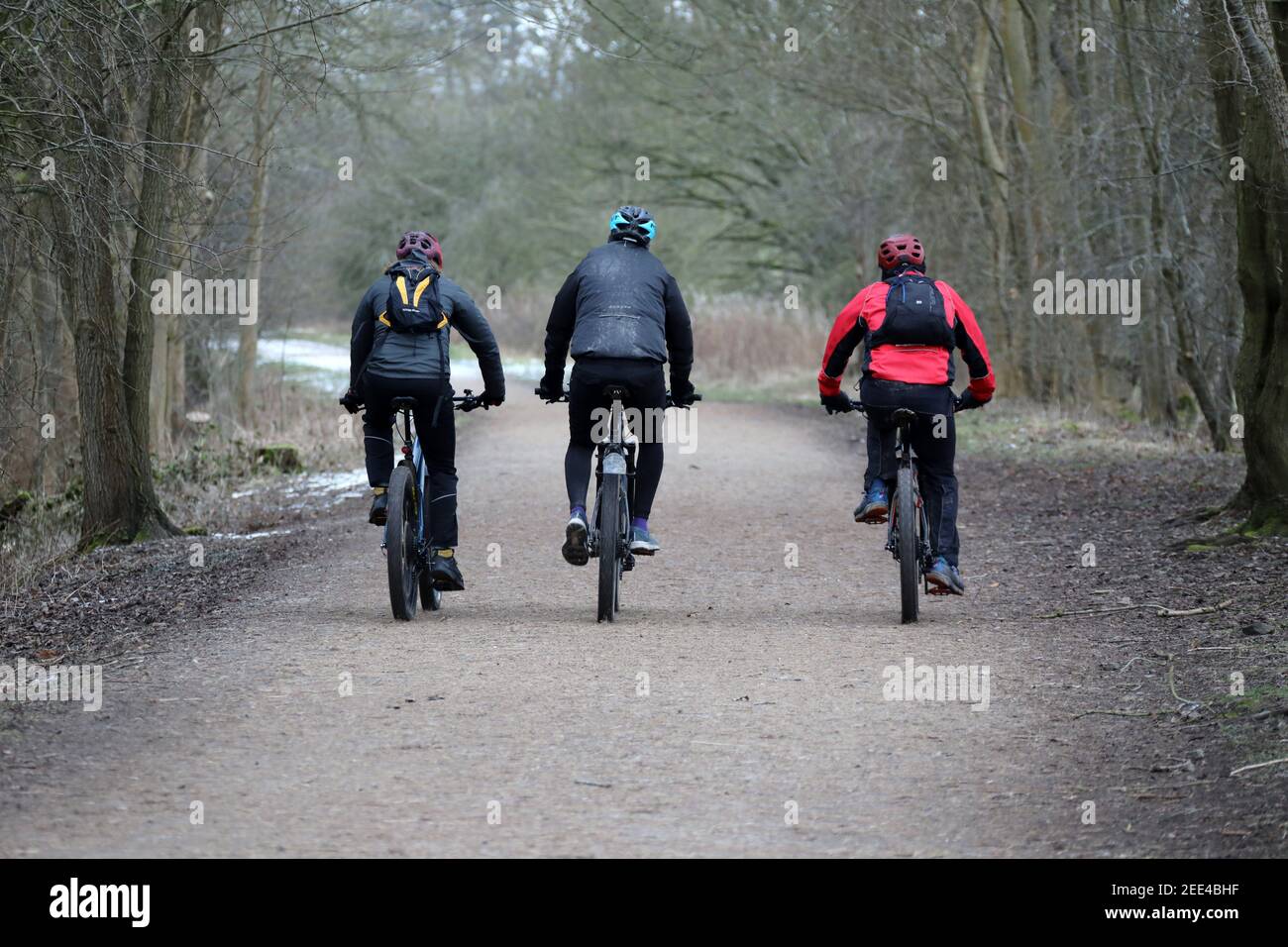 Ciclisti sul Monsal Trail a Bakewell nel Derbyshire Peak District National Park Foto Stock