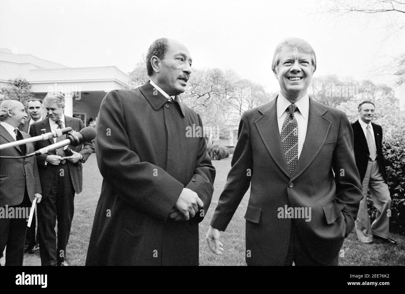 Il presidente degli Stati Uniti Jimmy carter con il presidente egiziano Anwar Sadat alla Casa Bianca, Washington, D.C., USA, Marion S. Trikosko, 5 aprile 1977 Foto Stock