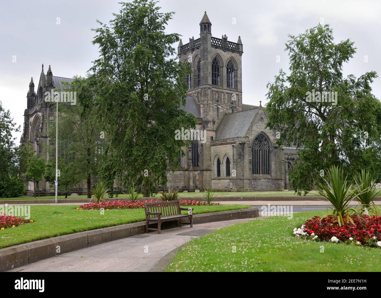 Paisley Abbey, una chiesa parrocchiale della Chiesa di Scozia nel centro della città di Paisley, Renfrewshire, Scozia, Europa Foto Stock