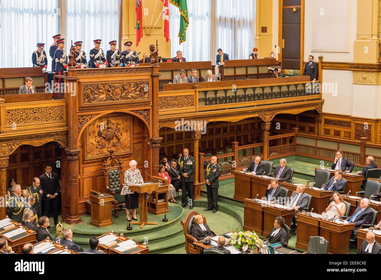 Elizabeth Dowdeswell, tenente governatore dell'Ontario, rilascia il discorso del trono al Parlamento dell'Ontario Foto Stock