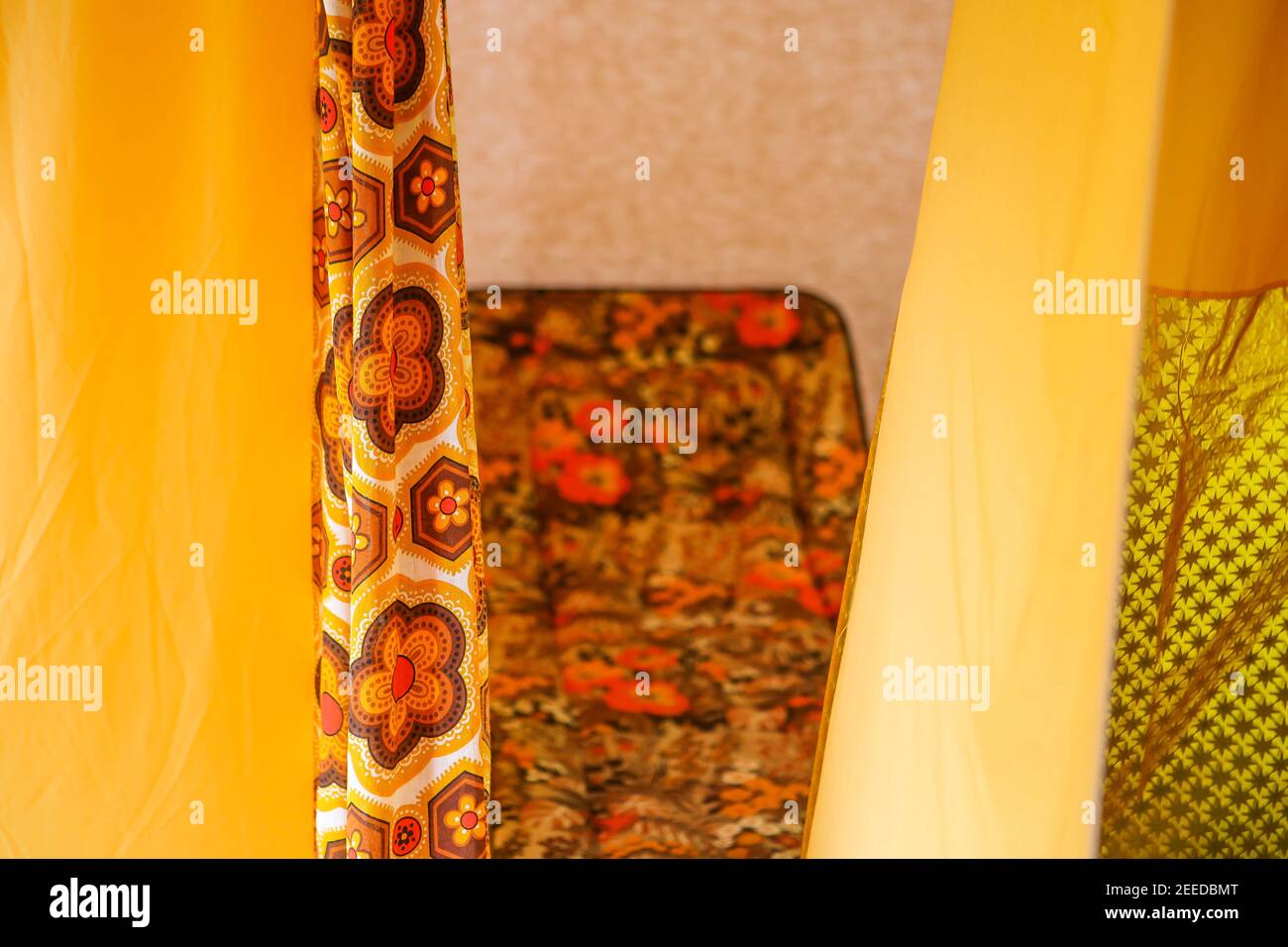 Interno di retrò arancio 70 Rachet cornice tela tenda, Kent Foto Stock