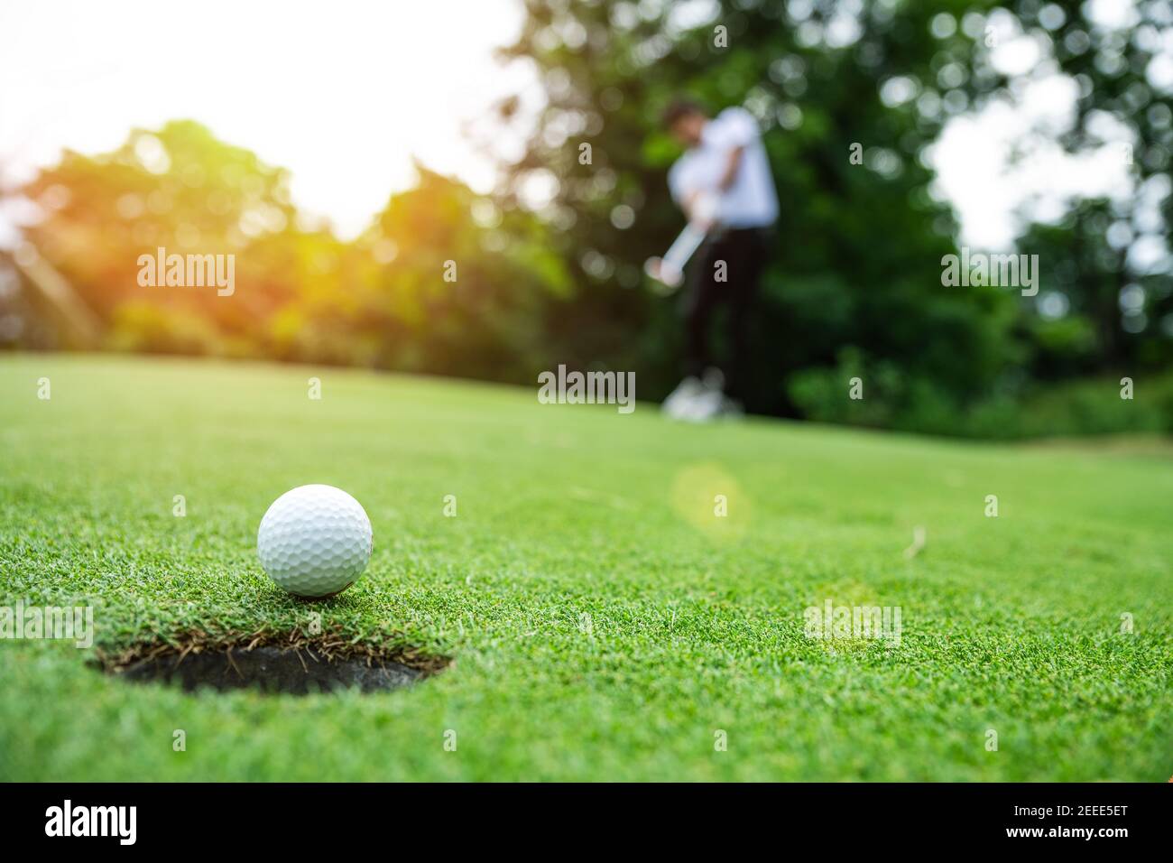 Primo piano campo da golf su campo verde erba. golf club sportivo Foto Stock