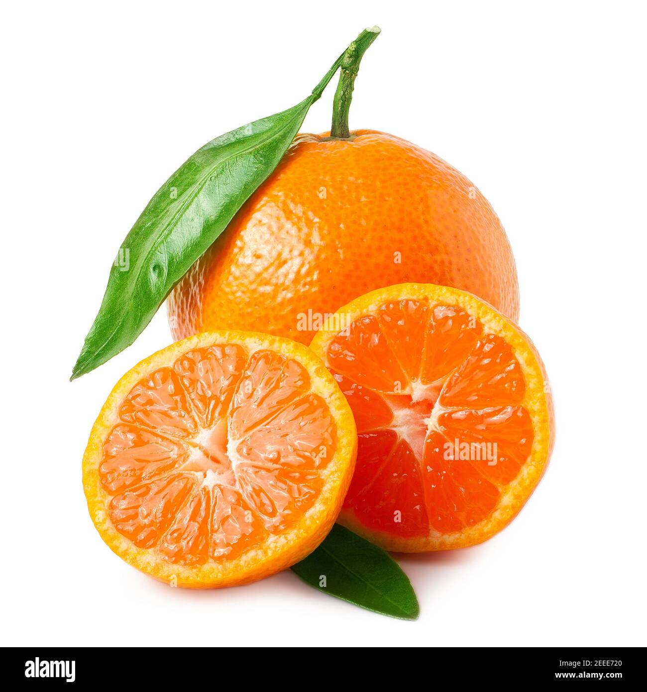 un tangerino con foglia su sfondo bianco Foto Stock