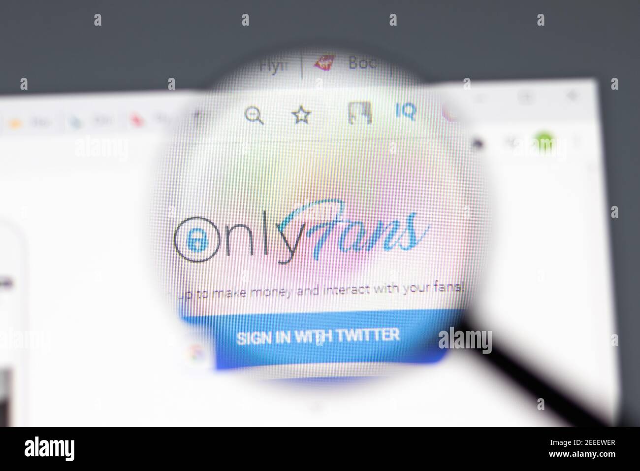 New York, USA - 15 Febbraio 2021: Sito OnlyFans nel browser con logo aziendale, Editoriale illustrativo Foto Stock