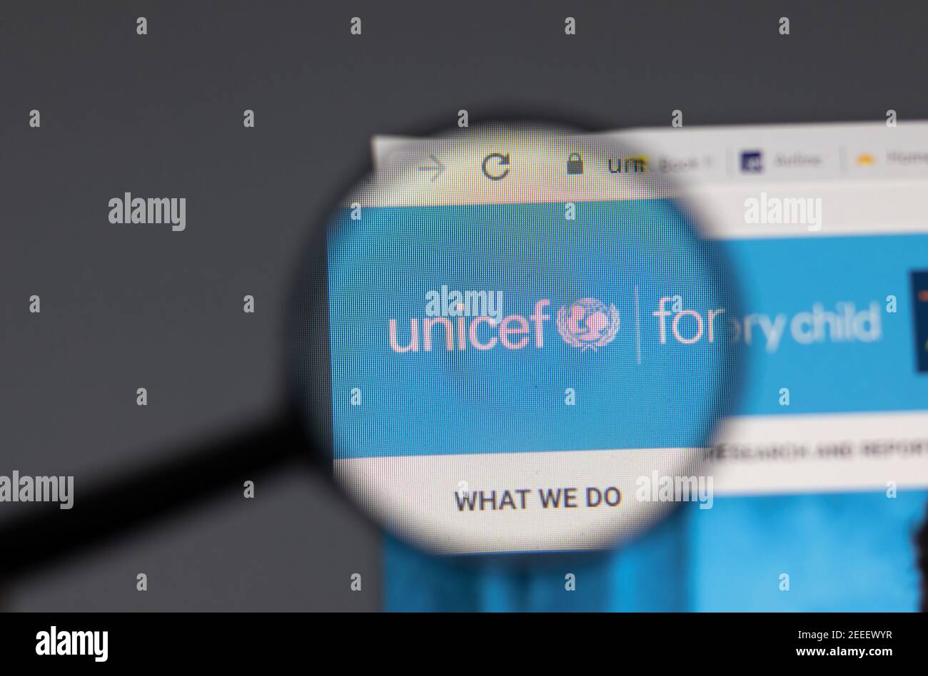 New York, USA - 15 Febbraio 2021: Sito web unicef in browser con logo aziendale, editoriale illustrativo Foto Stock