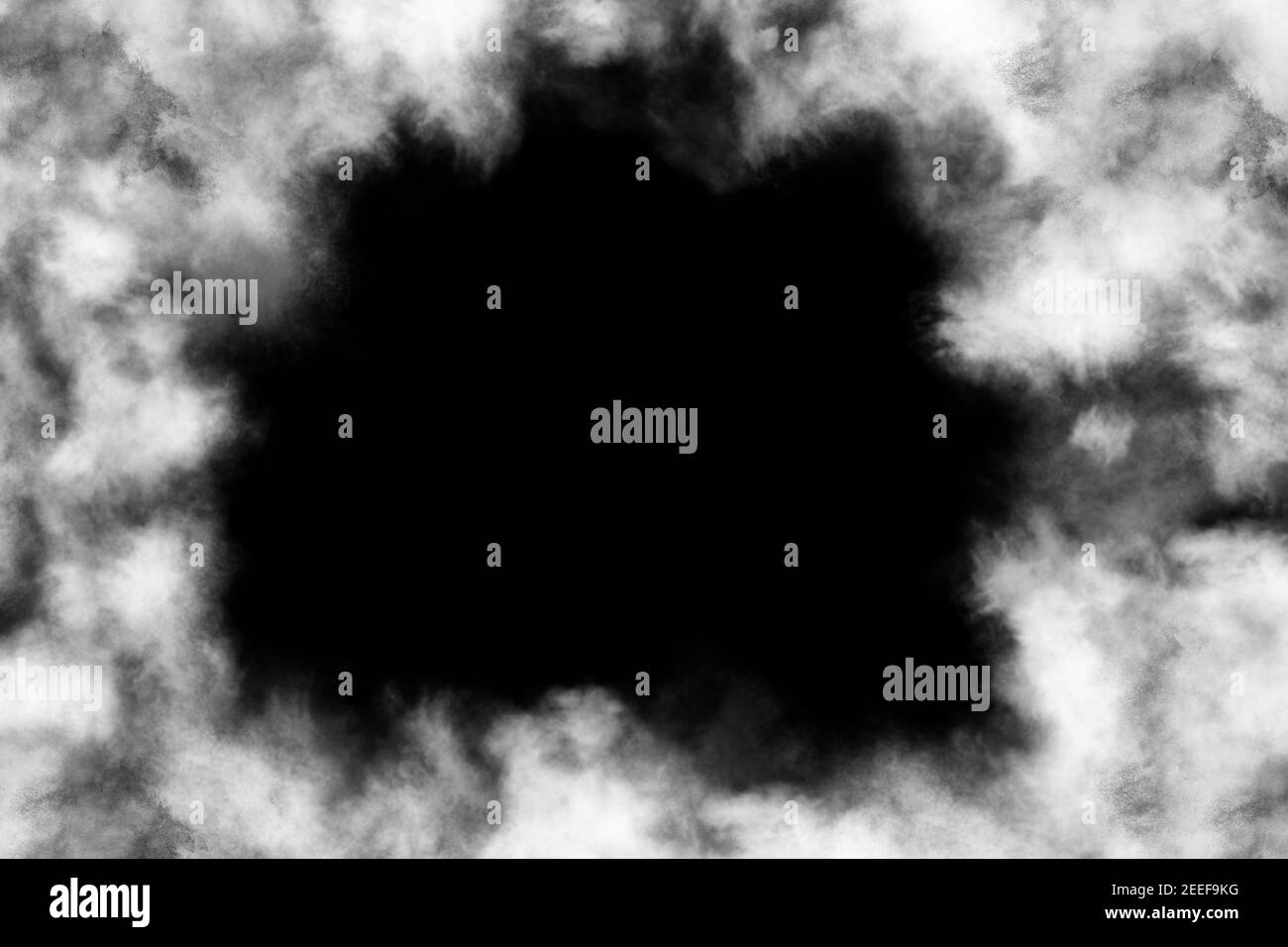 Una cornice di fumo bianca con uno spazio vuoto al centro. Cornice bianca con spazio per la copia di testo su sfondo nero. Foto Stock