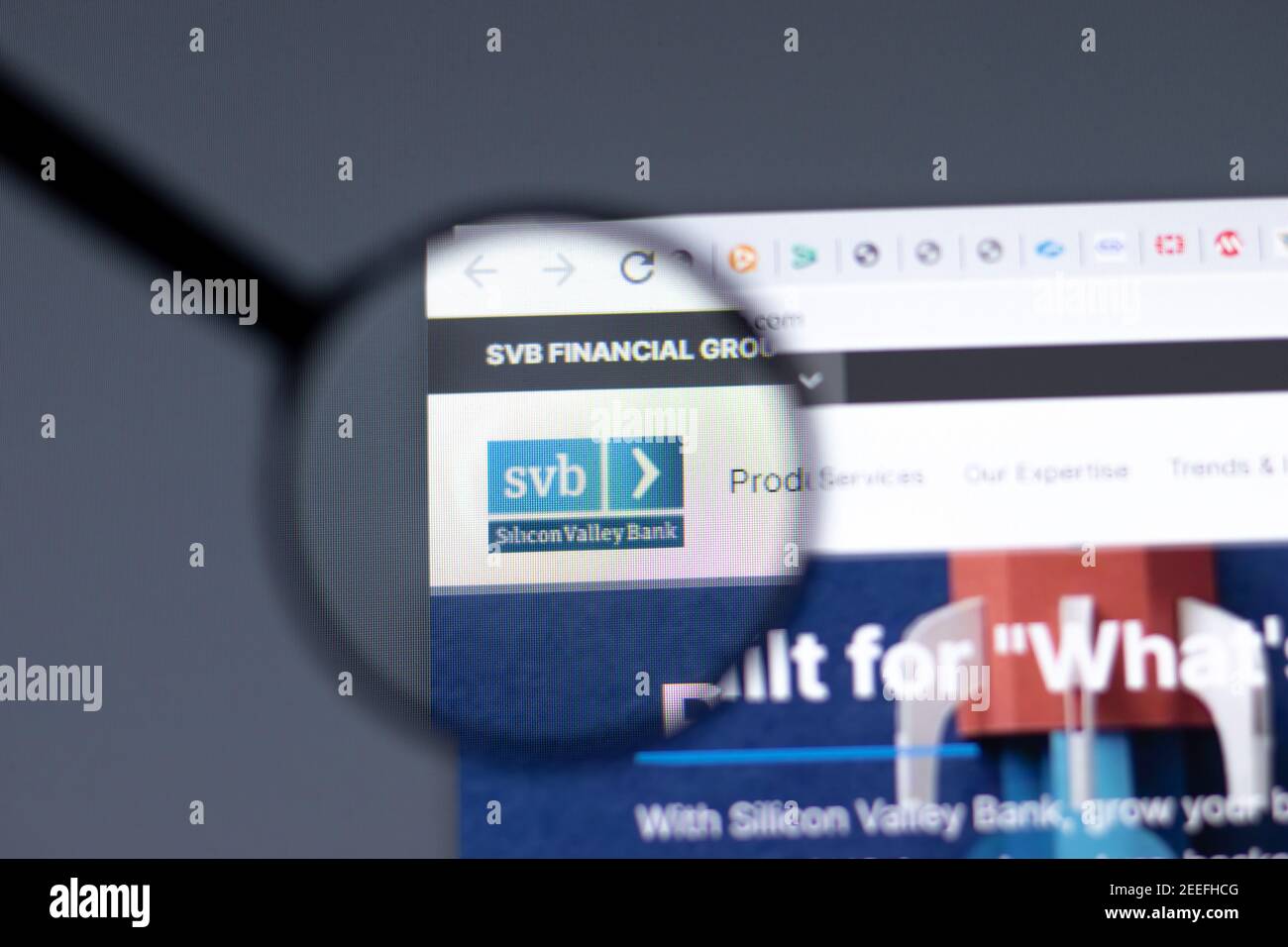 New York, USA - 15 Febbraio 2021: SVB Financial Group Silicon Valley Bank website in browser with Company logo, illustrative Editorial Foto Stock