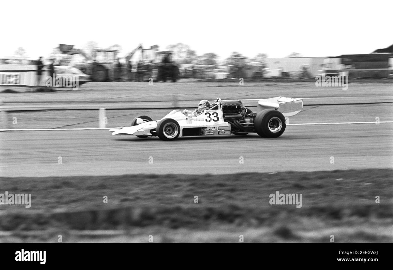 Auto 33 Richard Scott corre nella Shell Sport 5000 Gara a Silverstone 12/04/75 Foto Stock