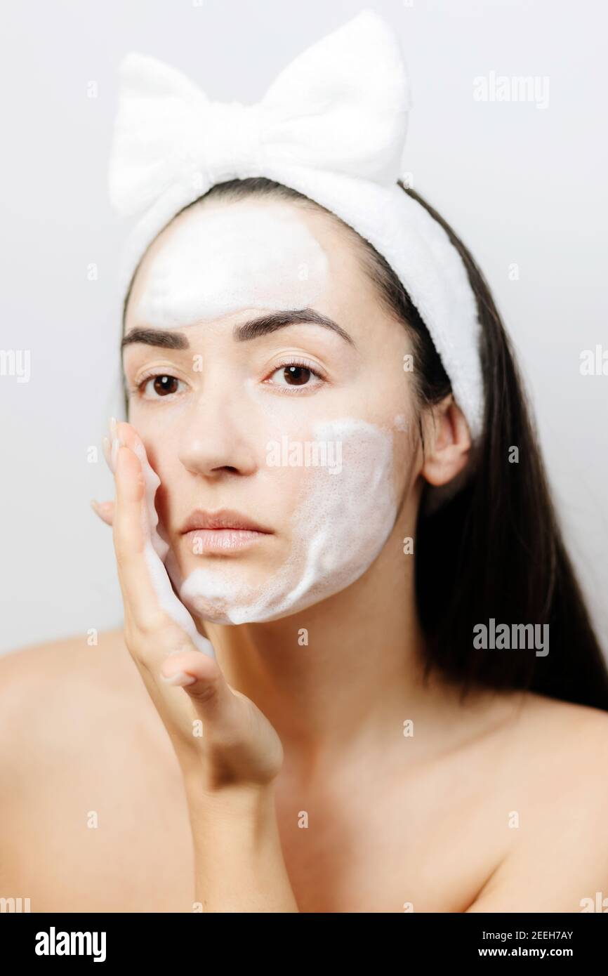 Schiuma viso Wash donna Foto Stock