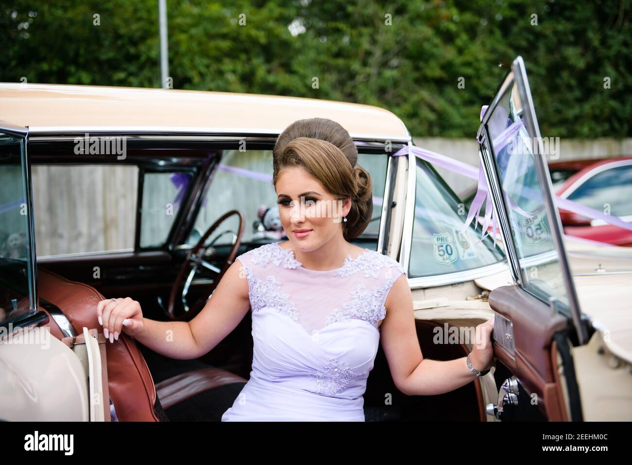 1950 stile bridesmaid in caddy Foto Stock