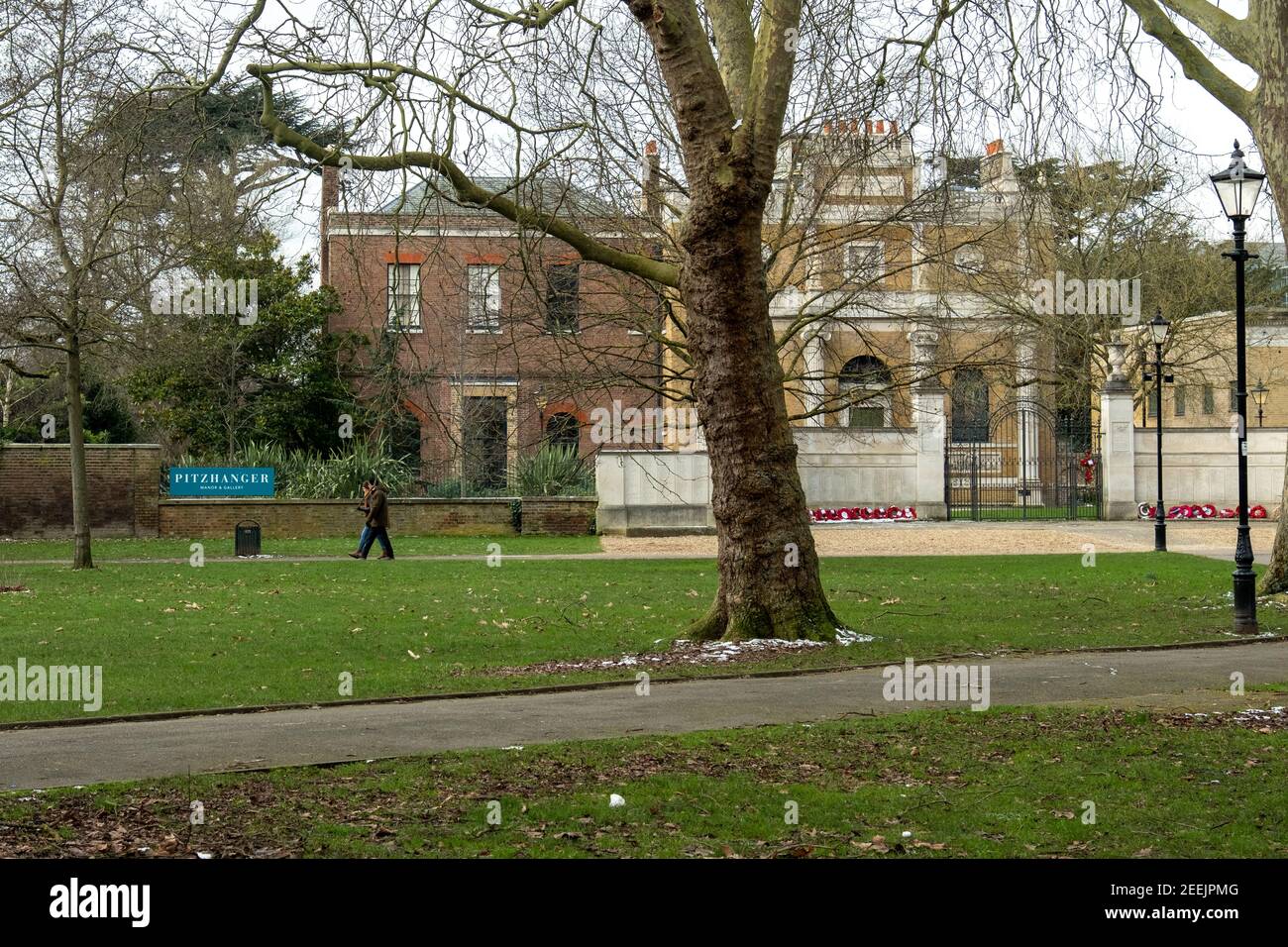 LONDRA: Pizthanger Manor, una casa storica a Ealing, Londra ovest - recentemente riaperto come attrazione locale con galleria e terreni Foto Stock