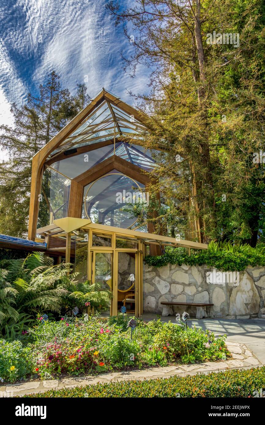 RANCHO PALOS VERDES, CA/USA - 28 FEBBRAIO 2015: L'esterno della cappella dei viandanti. La cappella di Wayfarers fa parte della Chiesa svedese del Nord America. Foto Stock