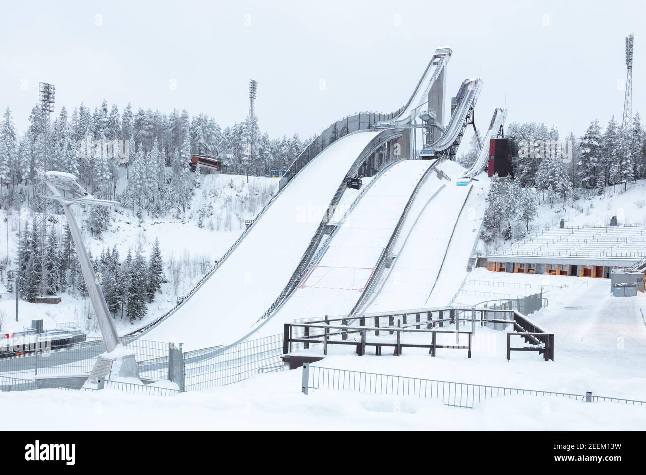 Lahti, Finlandia, 14 febbraio 2021 Sci, trampolino di lancio dello stadio sportivo. Vista invernale. Foto di alta qualità Foto Stock