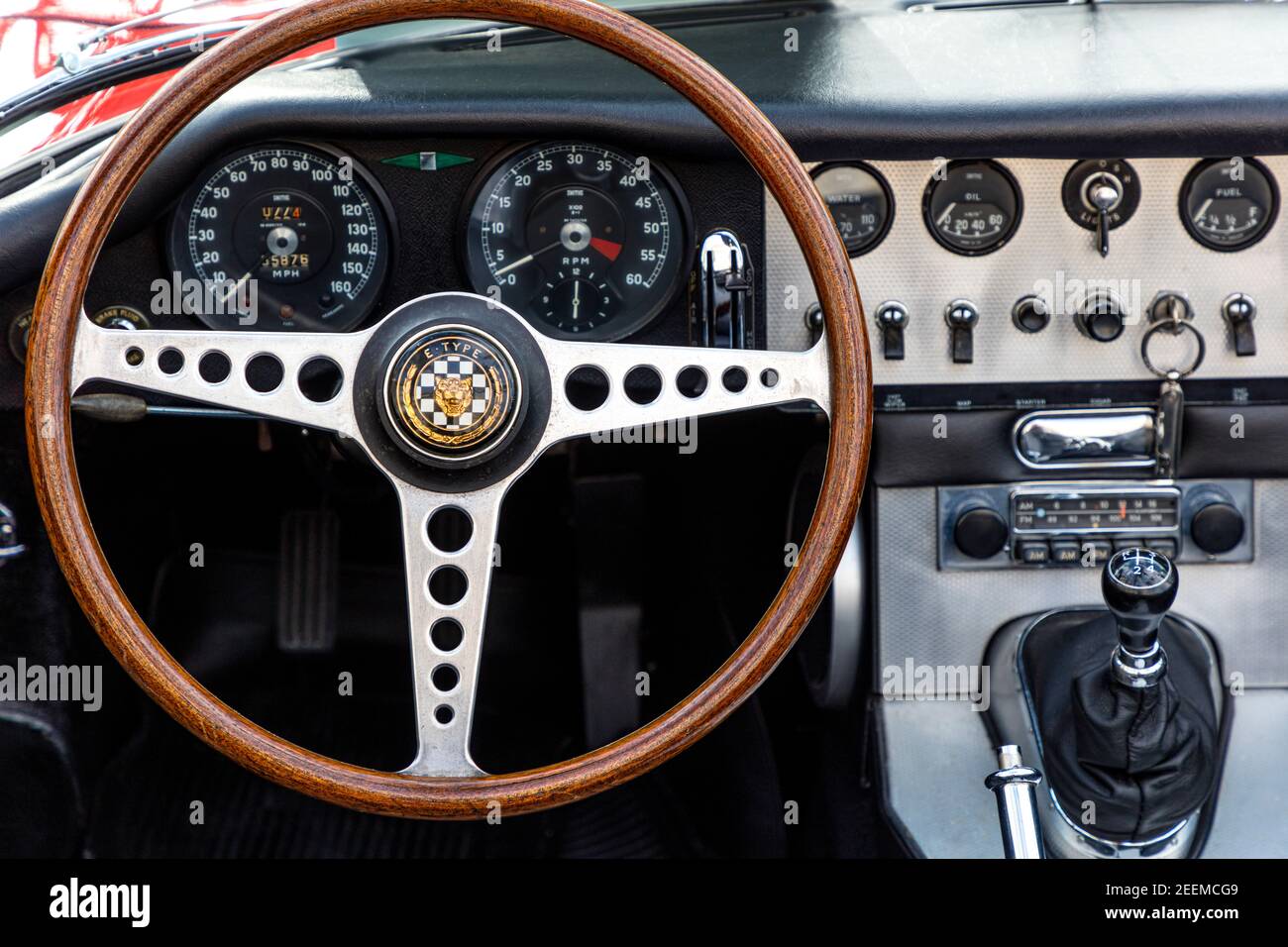 Auto sportiva Jaguar 'XKE' 1961 in mostra al "Cars on Fifth" di Napoli, Florida, USA Foto Stock