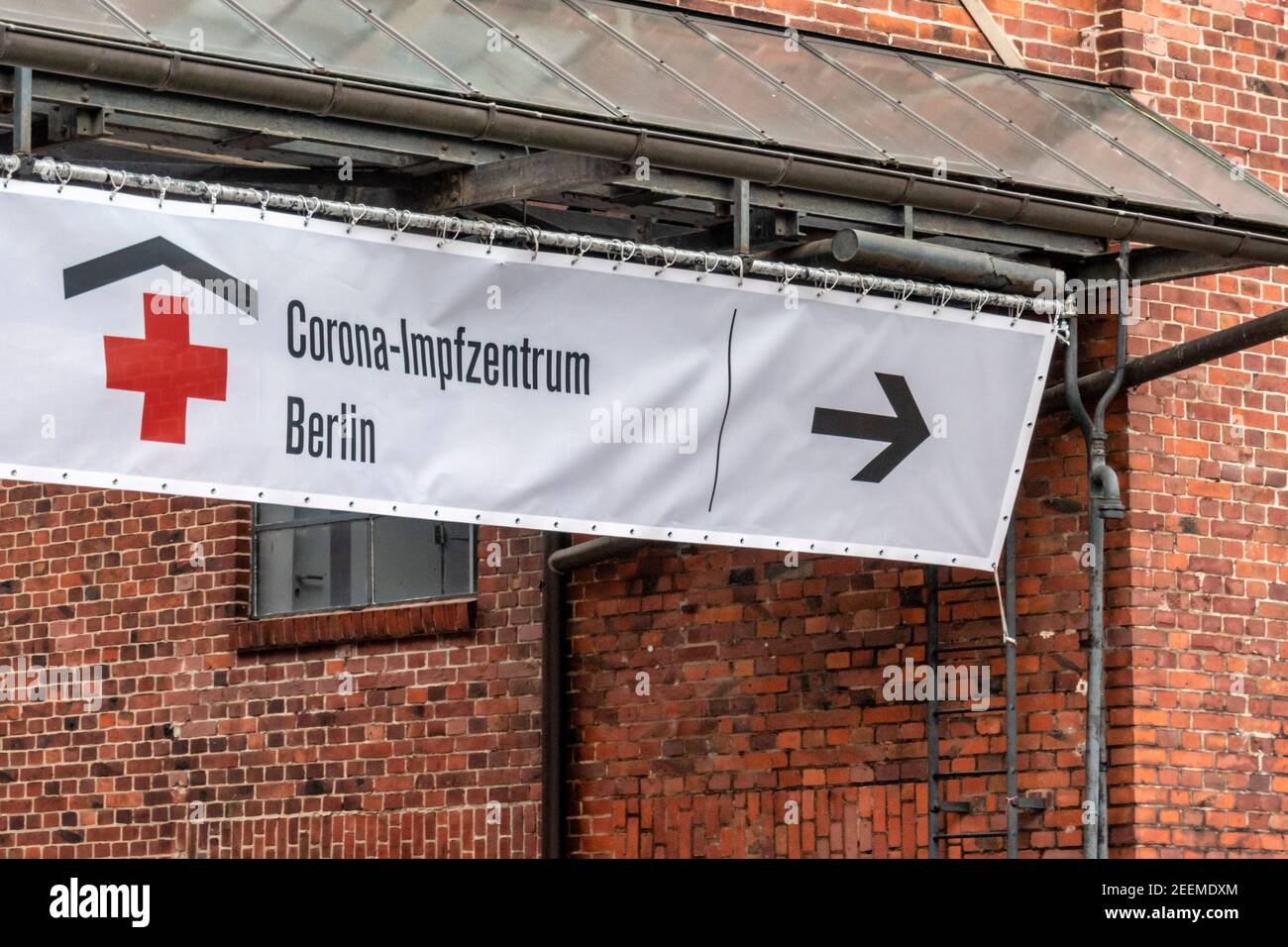 Corona Impfzentrum Arena Treptow, Berlino . Corona-Impfzentrum/Corona, Covid-19, Covid19, Coronakrise, Coronavirus, Corona-Virus, Corona-Krise, Impf Foto Stock