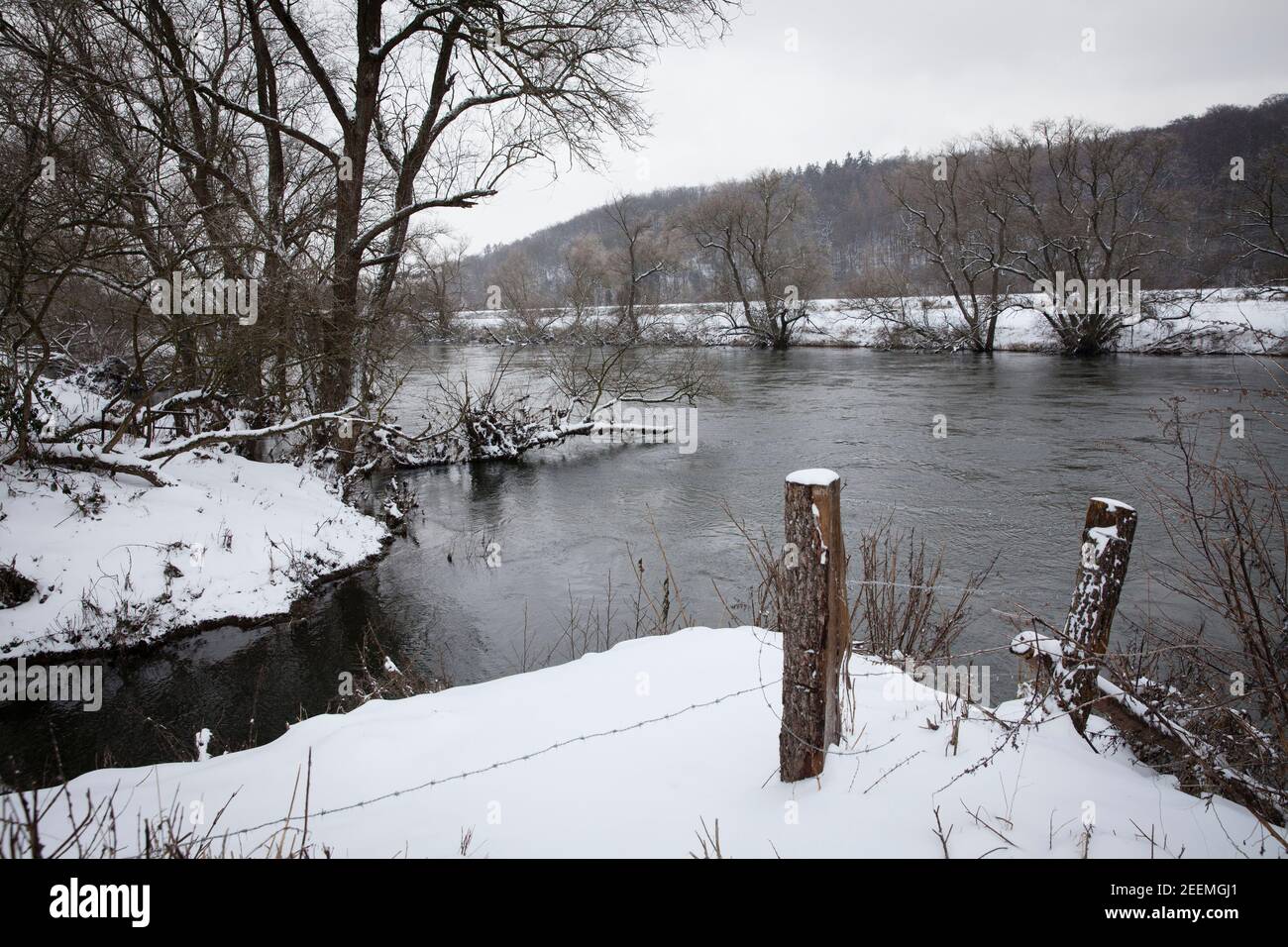 Il fiume Ruhr vicino a Wetter, foce del torrente Stollenbach, inverno, neve, Ruhr Area, Nord Reno-Westfalia, Germania. Die Ruhr bei Wetter, Muendun Foto Stock