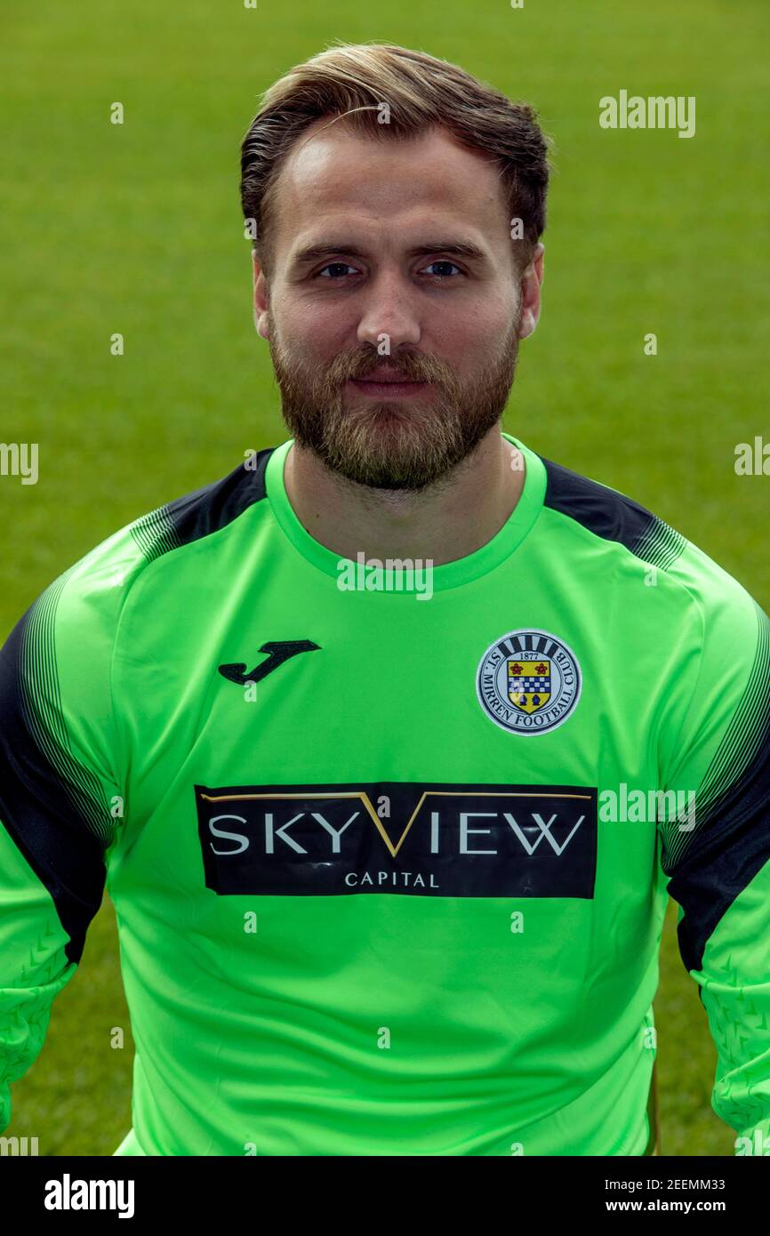 File photo datato 20-07-2020 del St Mirren's Jak Alnwick data di emissione: Martedì 16 febbraio 2021. Foto Stock