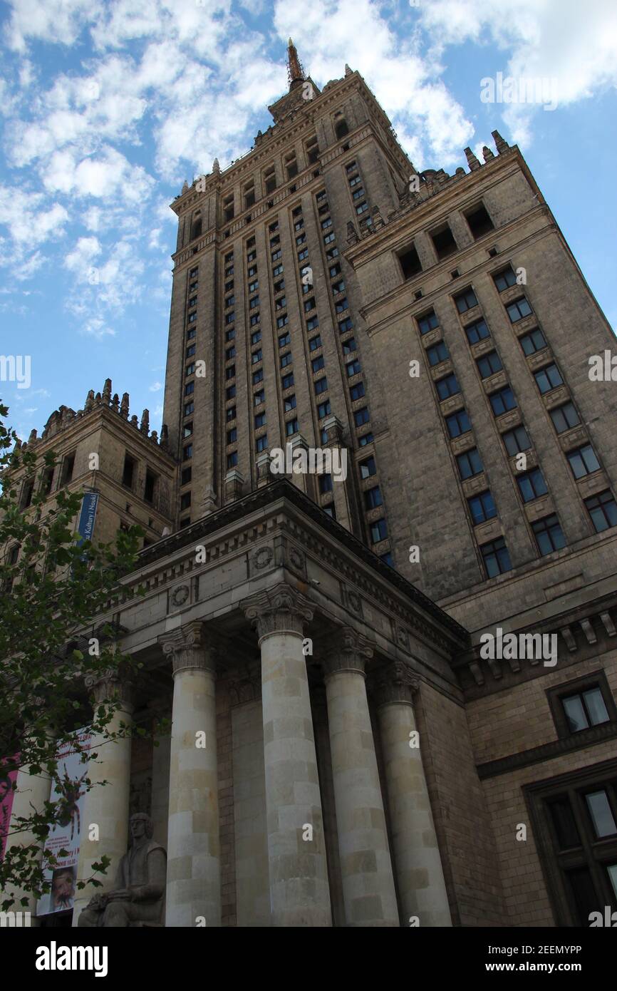 Il suggestivo Palazzo della Cultura e della Scienza a Varsavia, Polonia Foto Stock