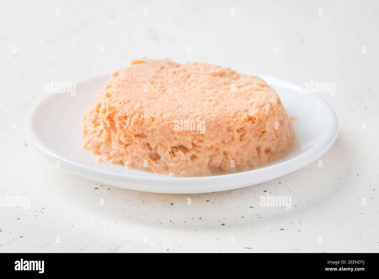 Pate di salmone affumicato con pane tostato e carote Foto Stock