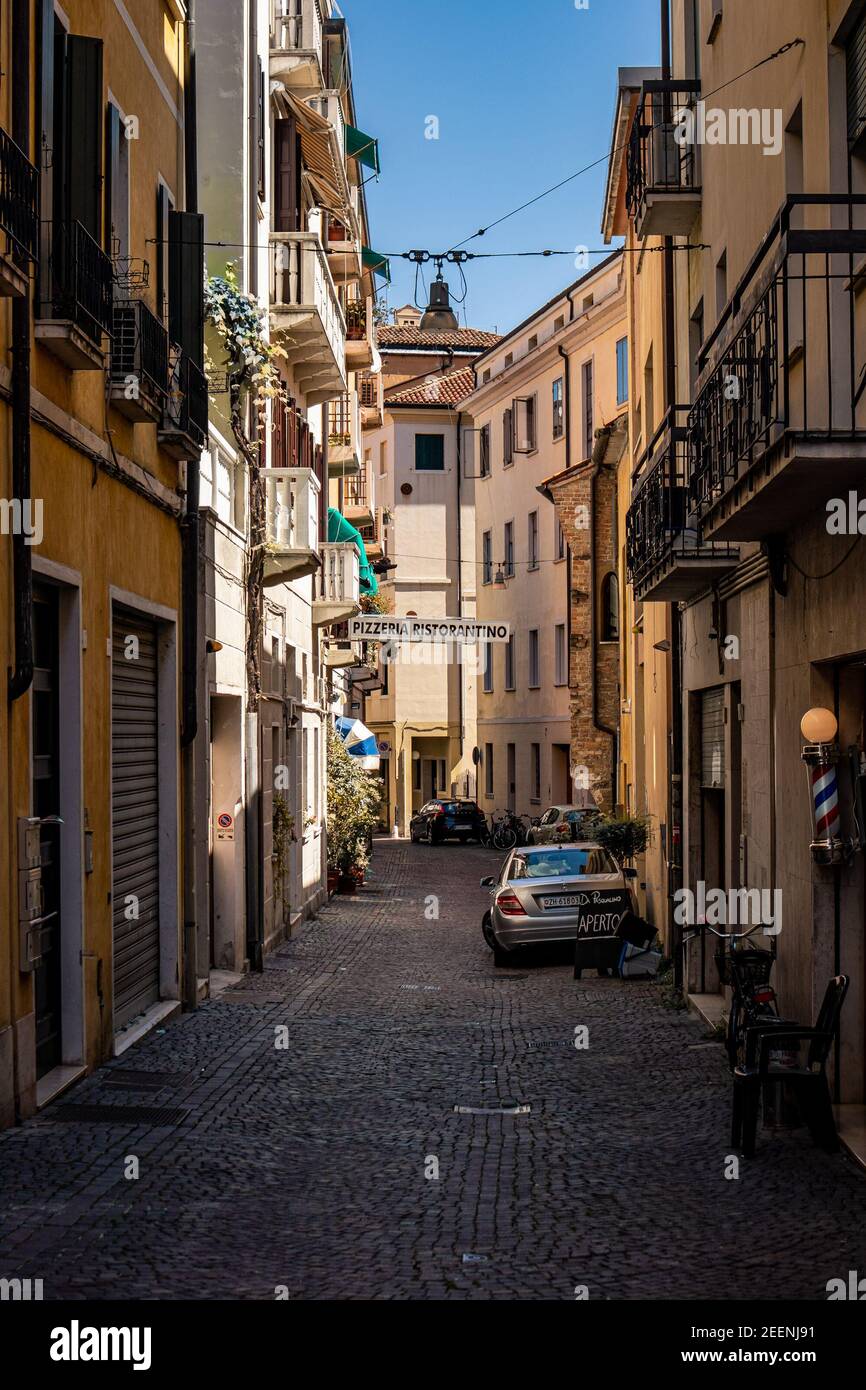 Vacanze estive in Italia alla scoperta di piccole gemme nascoste di bellezza in Veneto. Non troppo lontano da Venezia ci sono molti borghi da abbracciare e godere. Foto Stock