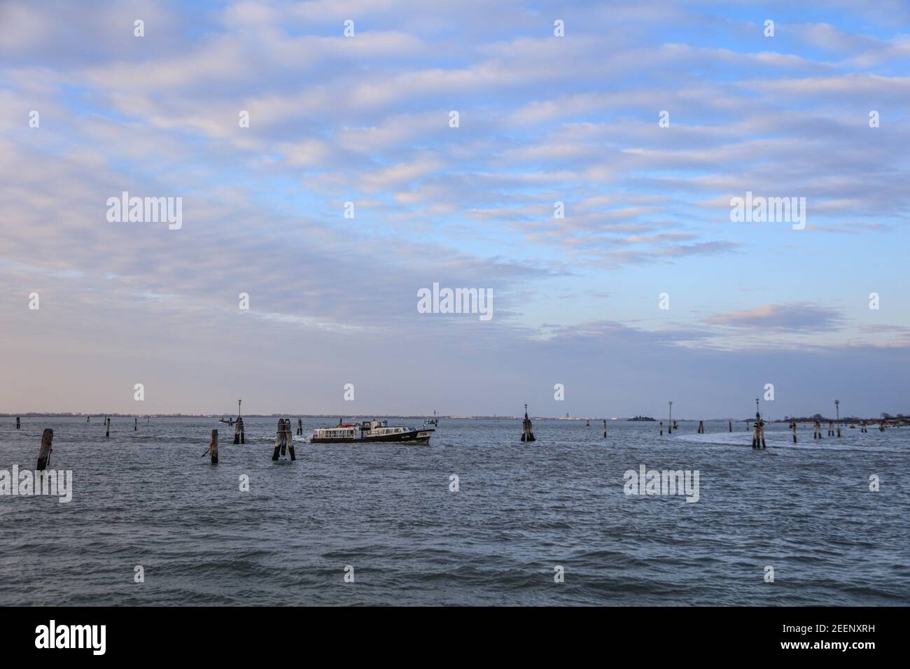 Venezia è una città marittima. Tutto si muove sull'acqua. Foto Stock