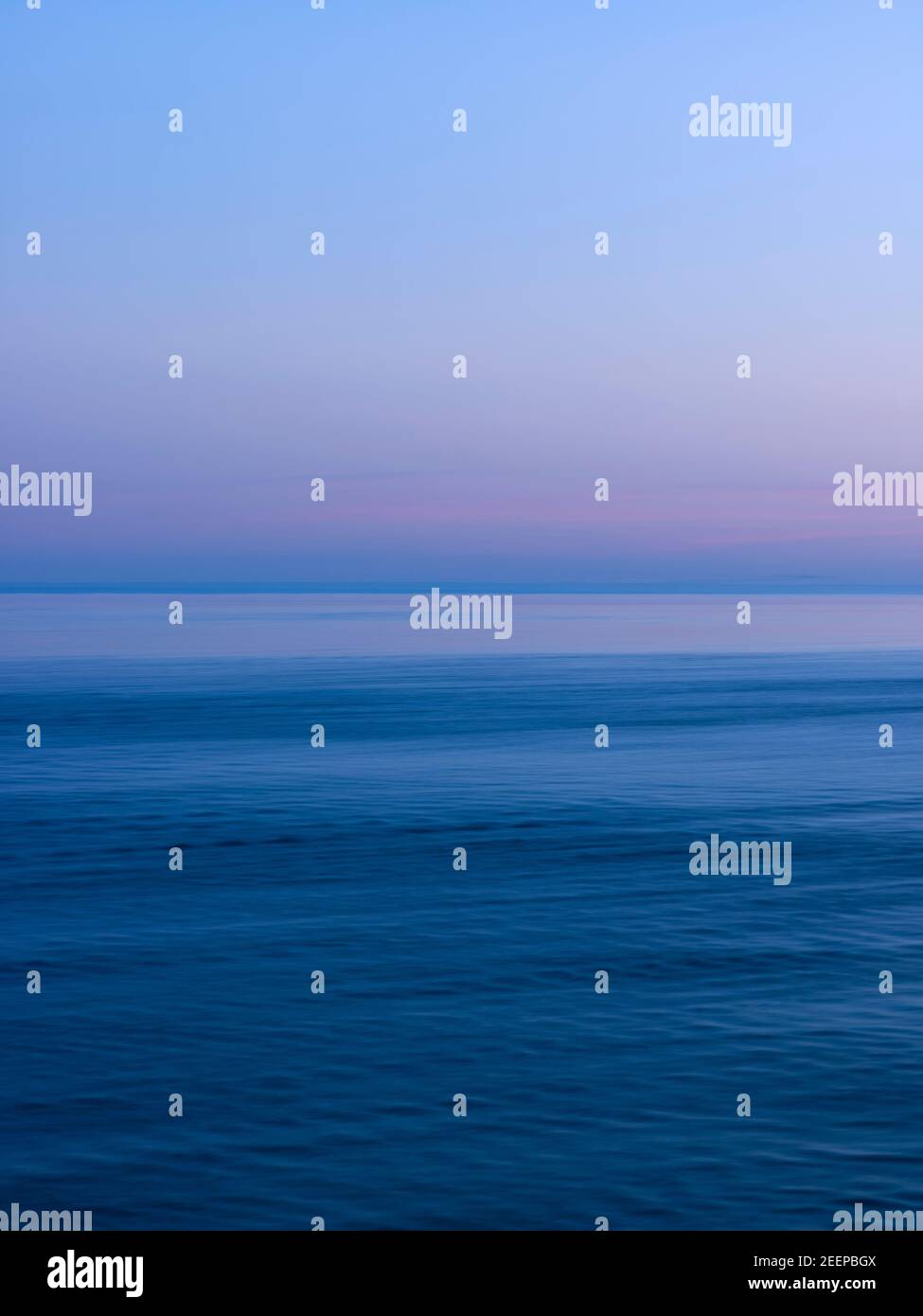 Canada, Ontario, Niagara on the Lake, Lake Ontario, vista di un lago placido al tramonto Foto Stock