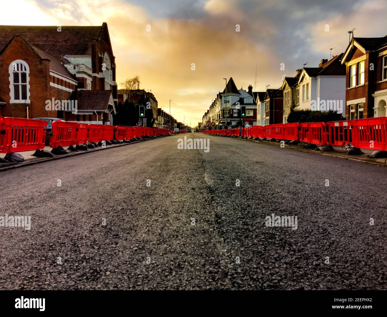 Poole, Regno Unito. 16 Feb 2021. Bournemouth, Regno Unito. Martedì 16 febbraio 2021. Di solito la trafficata Ashley Road, che collega Bournemouth e Poole, è chiusa per la ricostruzione. Credit: Thomas Faull/Alamy Live News Foto Stock