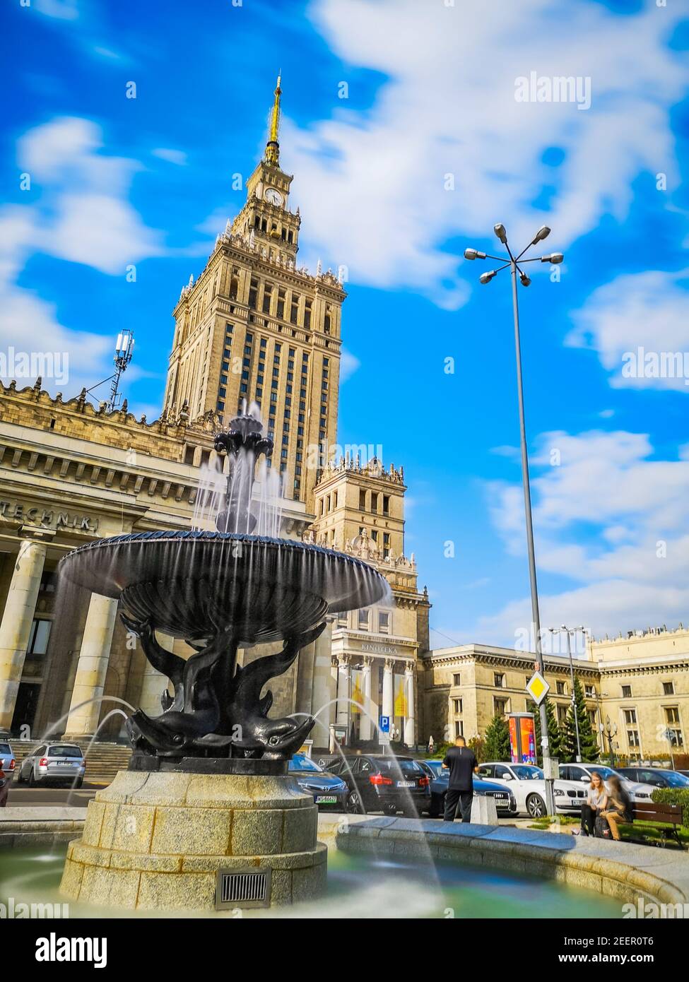 Varsavia 31 2018 agosto Fontana di fronte al Palazzo di Cultura e Scienza Foto Stock