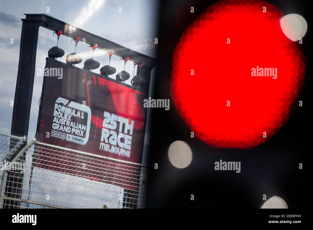 Luce rossa sulla 25a gara di Melbourne in seguito alla cancellazione dovuta al coronavirus covid-19 scoppiato durante la Formula 1 Rolex Australian Grand Prix 2020 dal 13 al 15 marzo 2020 sull'Albert Park Grand Prix Circuit, a Melbourne, Australia - Foto Antonin Vincent / DPPI Foto Stock
