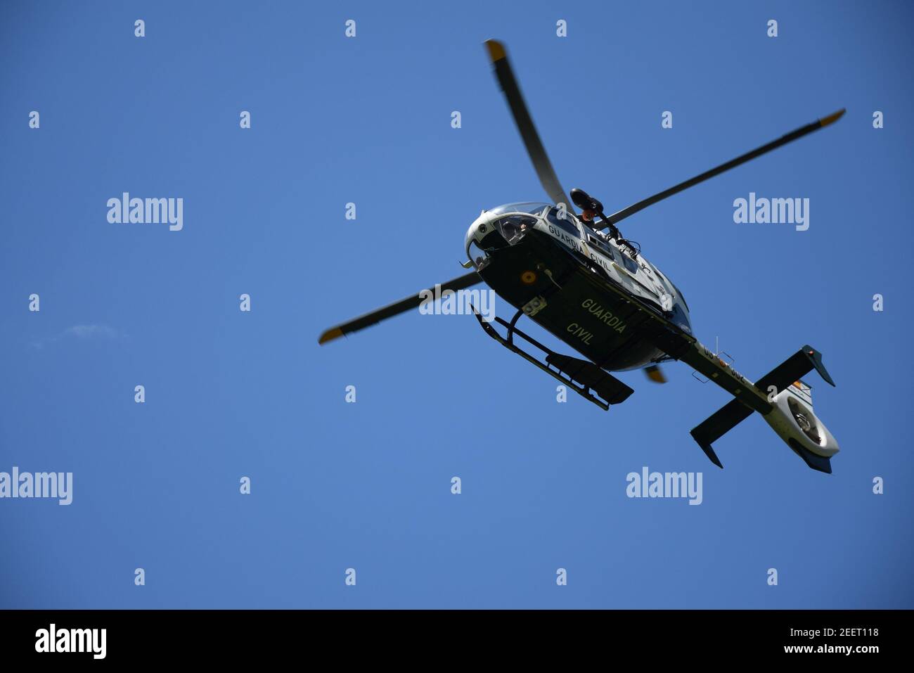 Elicottero di soccorso in volo Foto Stock Elicottero di soccorso in volo Foto Stock