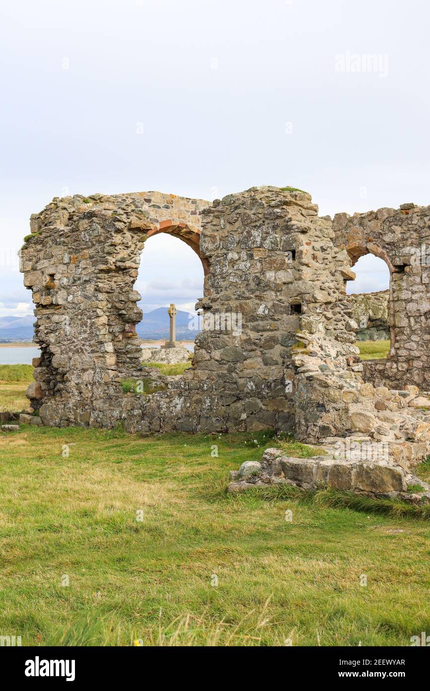 Rovine storiche Chiesa di San Dwynwen (Eglwys Santes Dwynwen), Ynys Llanddwyn isola, Anglesey, Galles del Nord Ovest, Regno Unito Foto Stock