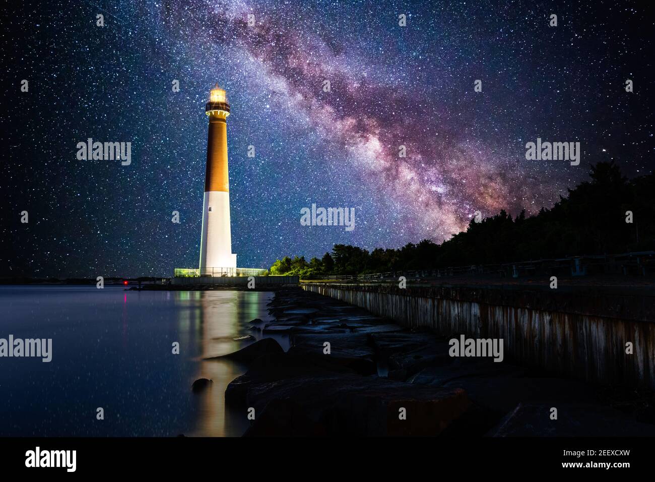 Faro di Barnegat sotto una notte stellata Foto Stock