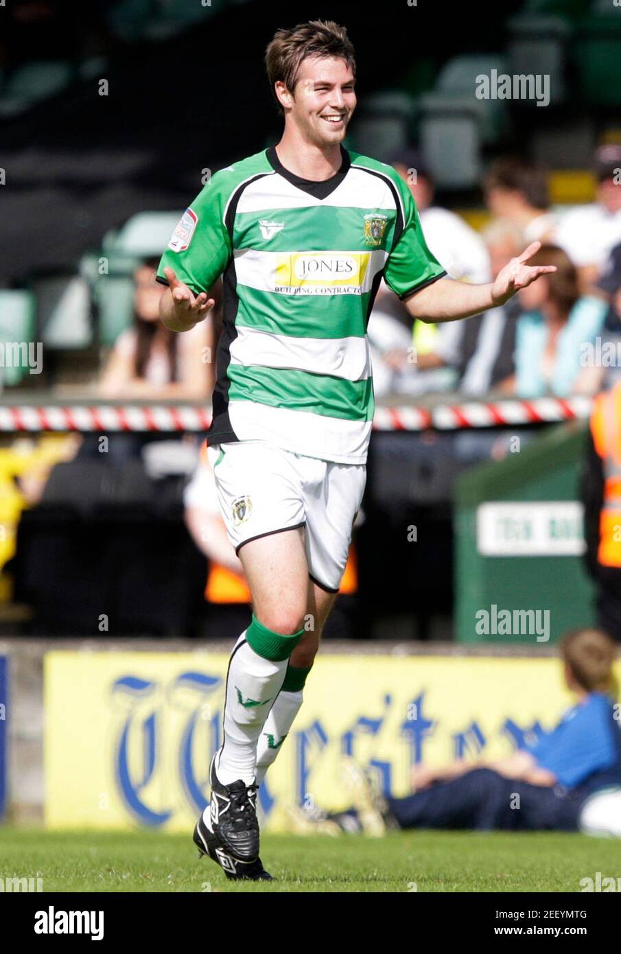 Calcio - Yeovil Town v Tranmere Rovers npower Football League One - Huish  Park - 10/11 - 11/9/10 Paul Huntington festeggia il terzo goal per Yeovil  Town Mandatory Credit: Action Images / Peter Cziborra Livepic Foto stock -  Alamy