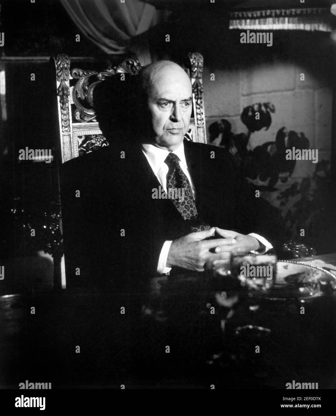 Ray Milland, Ritratto pubblicitario di mezza lunghezza per il film, 'fuga a Witch Mountain', Walt Disney Productions, Buena Vista Distribution, 1975 Foto Stock