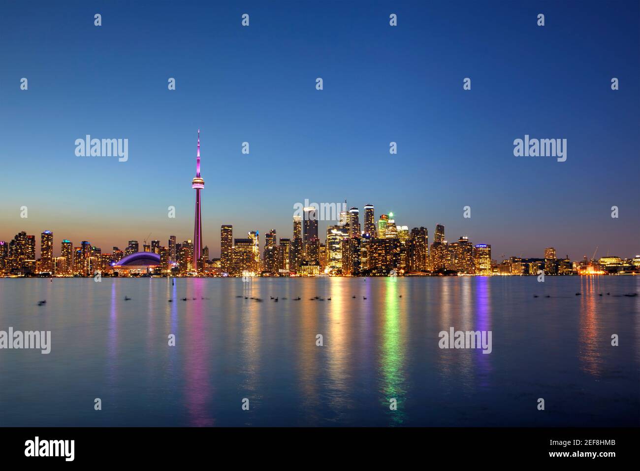 Skyline di Toronto con la mitica Torre CN, Ontario, Canada Foto Stock