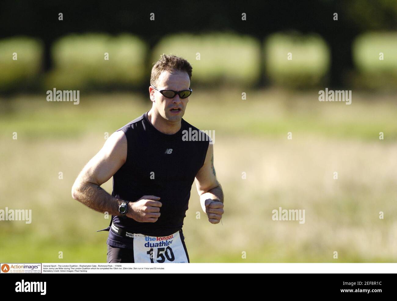 General Sport - The London Duathlon - Roehampton Gate , Richmond Park - 17/9/05  attore Jonny Lee Miller durante il London Duathlon che ha completato la  corsa di 10 km, 20km bici