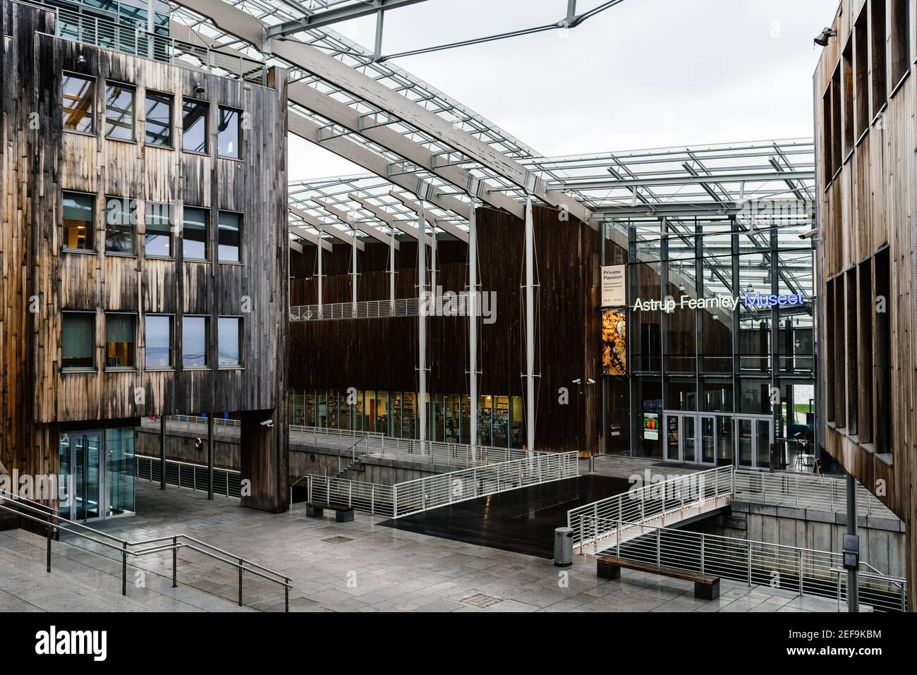 Oslo, Norvegia - 11 agosto 2019: Museo Astrup Fearnley progettato dall'architetto Renzo piano nel quartiere di Tjuvholmen Foto Stock