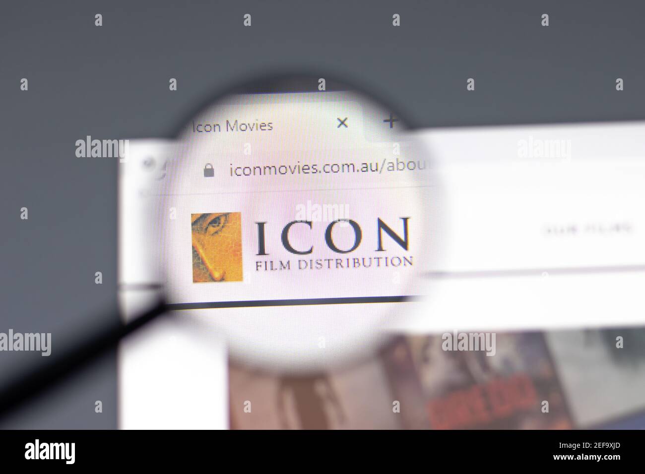 New York, USA - 15 Febbraio 2021: Sito di Icon Film Distribution in browser con logo aziendale, Editoriale illustrativo Foto Stock