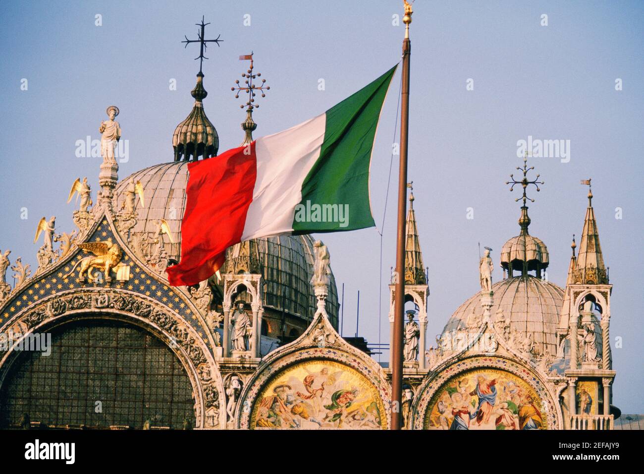 Vista in sezione alta di una cattedrale, Cattedrale di San MarkÅ½s, Venezia, Veneto, Italia Foto Stock