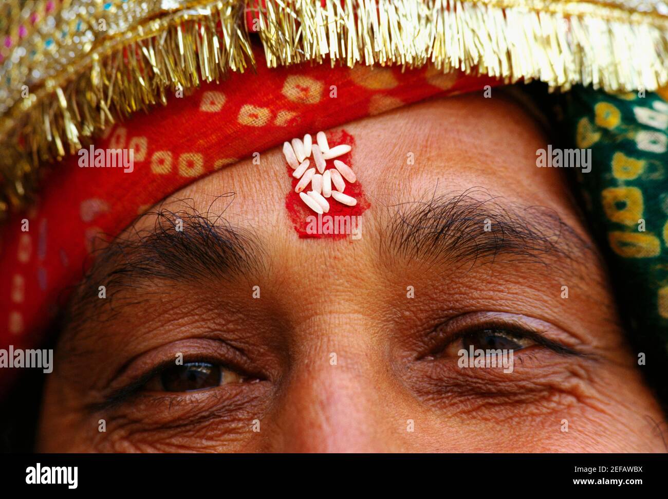 Primo piano di un uomo medio adulto che indossa il turbante, Jaipur, Rajasthan, India Foto Stock