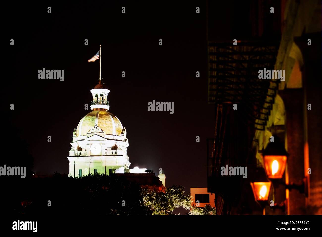 Edificio governativo illuminato di notte, Municipio, Savannah, Georgia, USA Foto Stock
